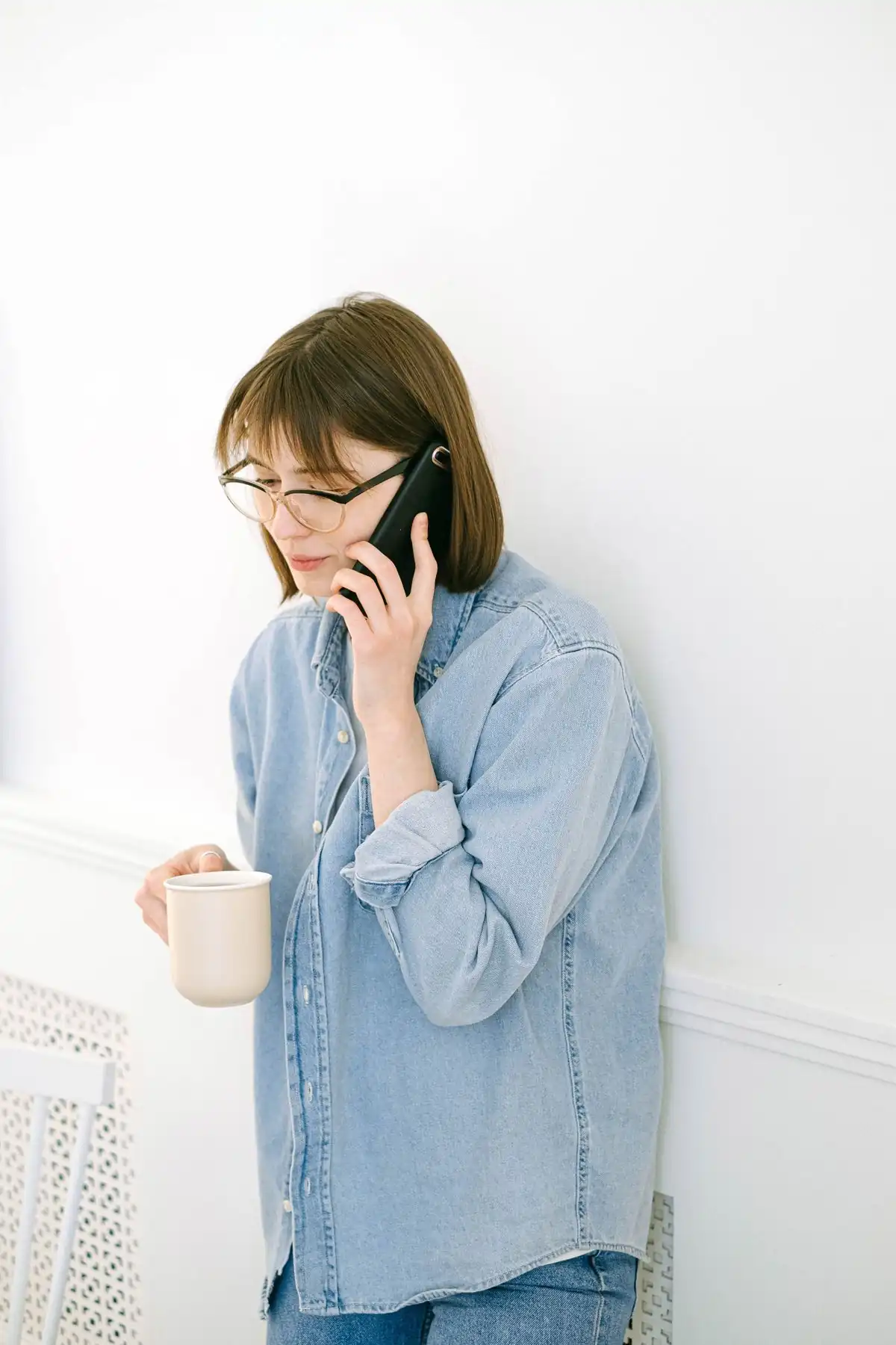 Person calling the MEPCO helpline to register a complaint